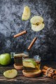 Naturalna świeca sojowa Aromma o zapachu Jabłko i Cynamon.