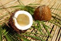Naturalna świeca sojowa Aromma o zapachu Czarny Kokos.