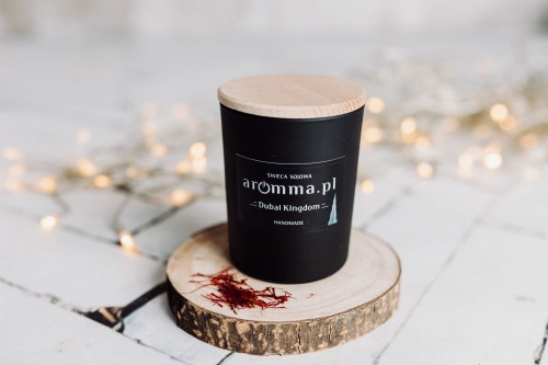 Naturalna świeca sojowa Aromma o zapachu szafranu - Dubai Kingdom.