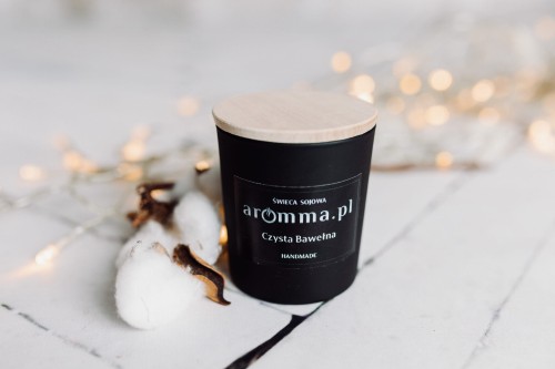 Naturalna świeca sojowa Aromma o zapachu Czysta Bawełna.