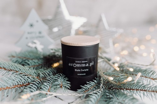 Naturalna świeca sojowa Aromma o zapachu Białe Święta.
