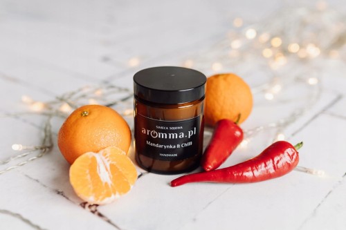 Naturalna świeca sojowa Aromma o zapachu Mandarynka i Chilli.