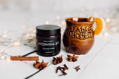 Naturalna świeca sojowa Aromma o zapachu Grzane Wino.