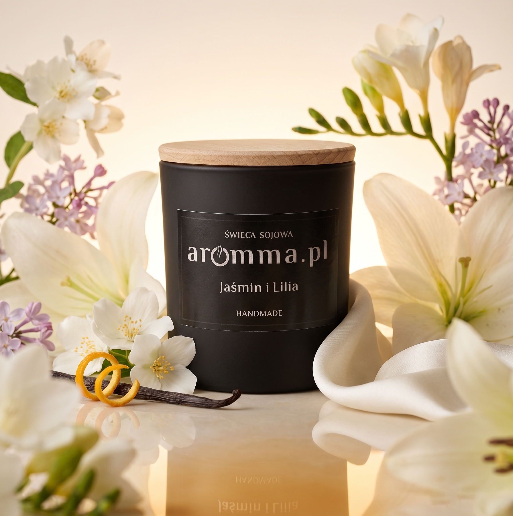 Naturalna świeca sojowa Aromma o zapachu Jaśmin i Lilia.