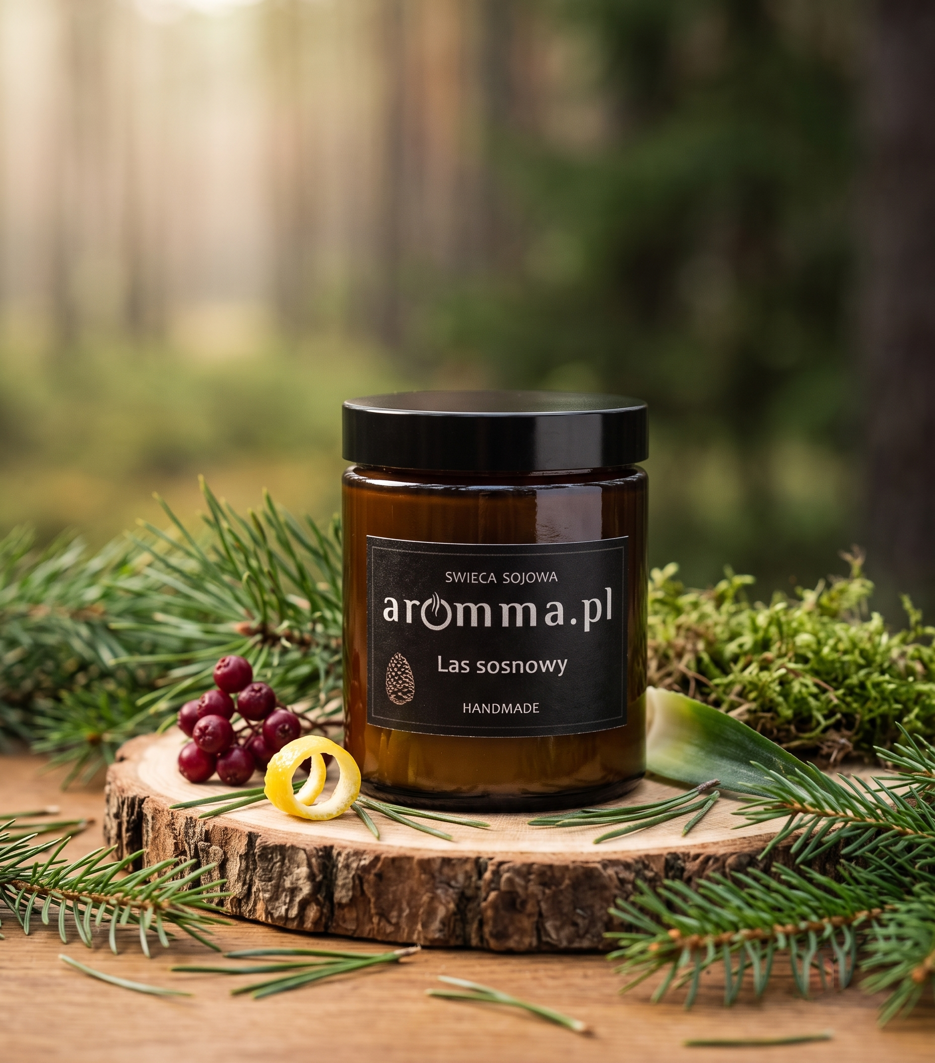 Naturalna świeca sojowa Aromma o zapachu Las Sosnowy.