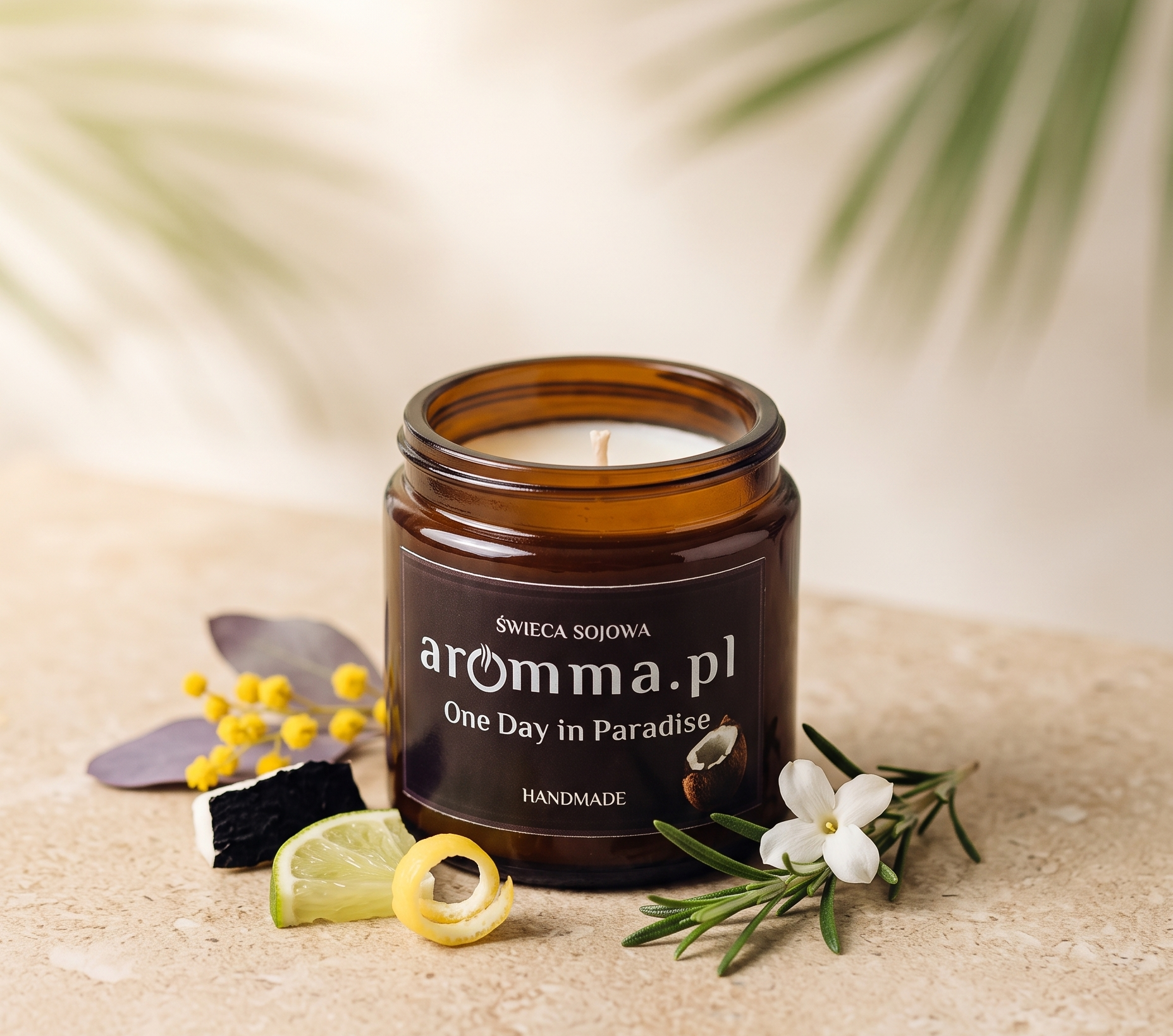 Naturalna świeca sojowa Aromma o zapachu Czarny Kokos.