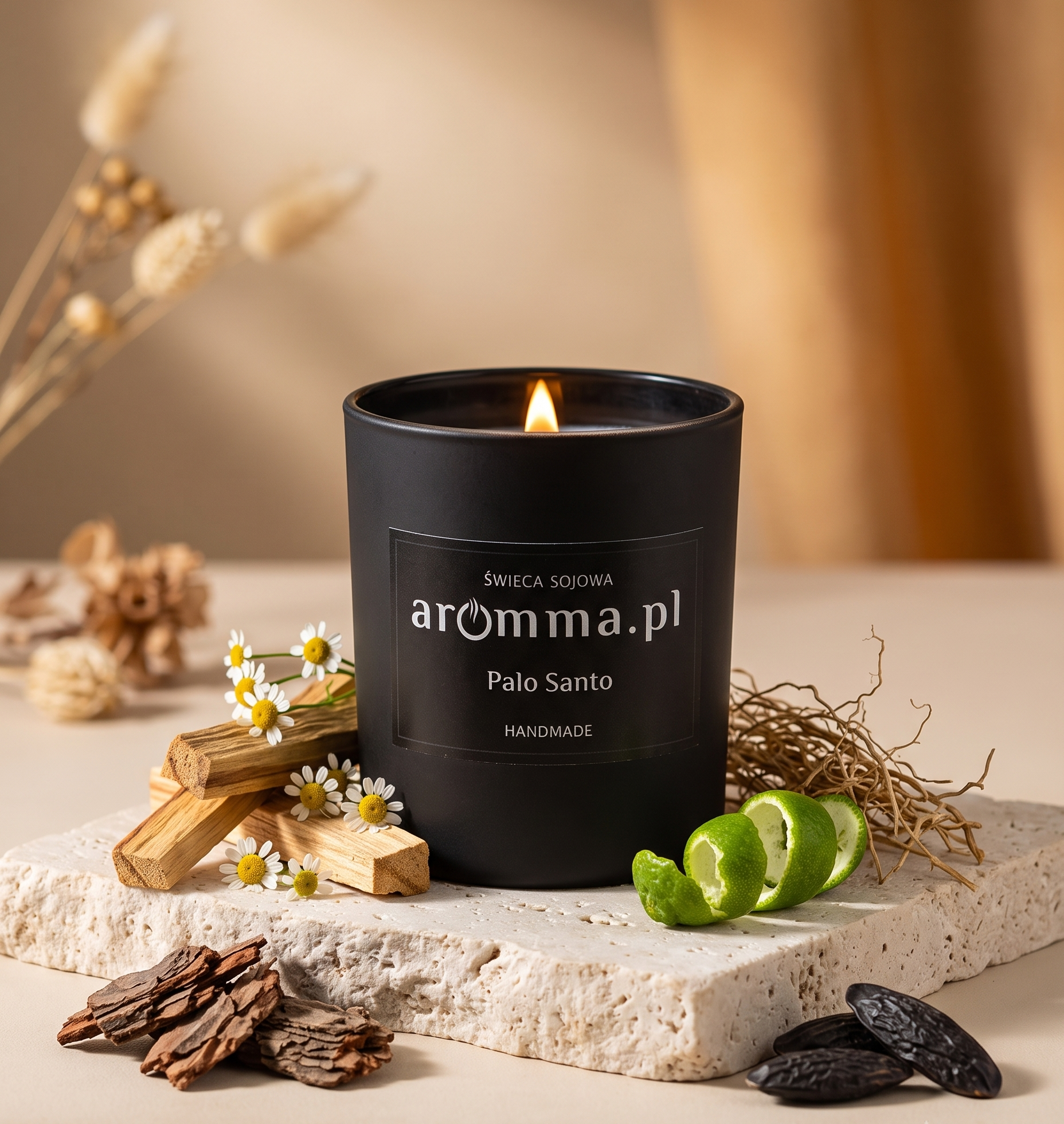 Naturalna świeca sojowa Aromma o zapachu Palo Santo.